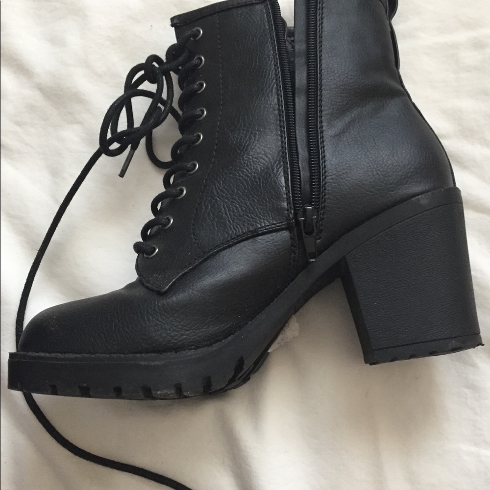 Black platform combat boots - Picture 2 of 8